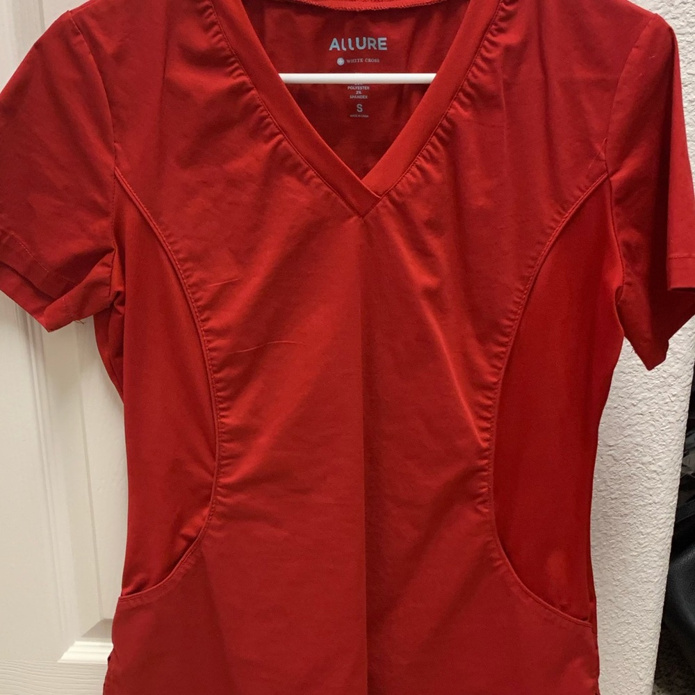 Allure scrub top